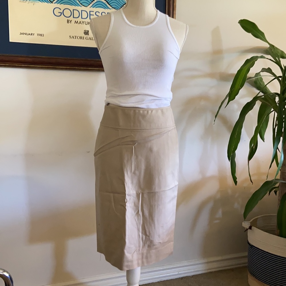 🔴  4/$20.  GAP pencil skirt